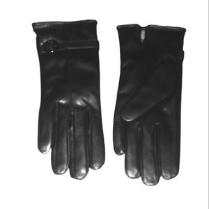Beautiful soft calf leather black gloves lined with fur.